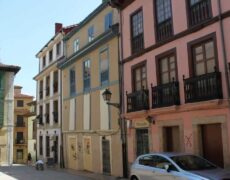 Descubre la Plaza del Ayuntamiento de Oviedo: Una joya turística en tu viaje por Asturias