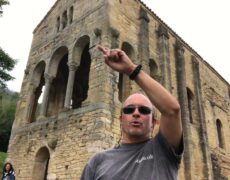 Descubre la belleza del Museo de la Iglesia de Santa María del Naranco en tu próximo viaje a Oviedo